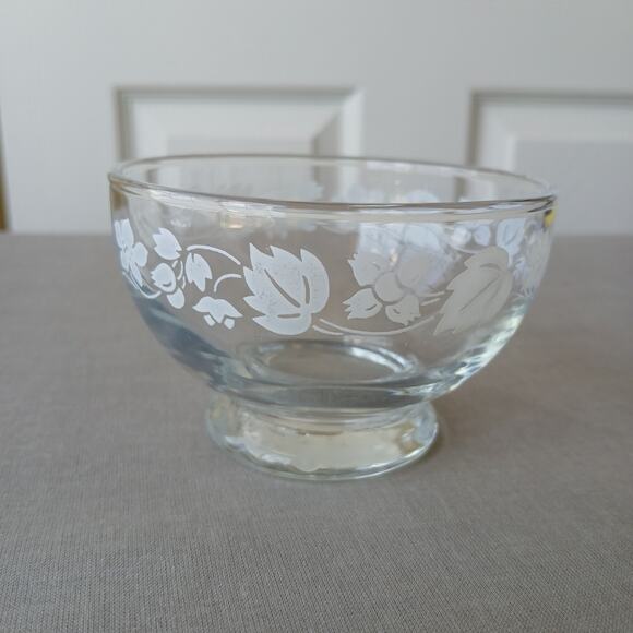 Set of 5 Small Clear Glass Dessert Cups 2.25"x3.5" white vine print Vintage 50s - Picture 1 of 14